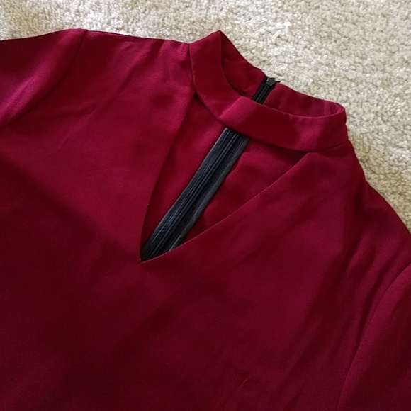 Maroon choker collar shift dress - Picture 3 of 4